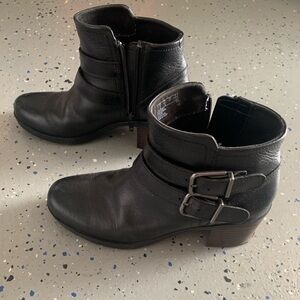 Clarks Black Leather Boots Size 6.5 Medium
